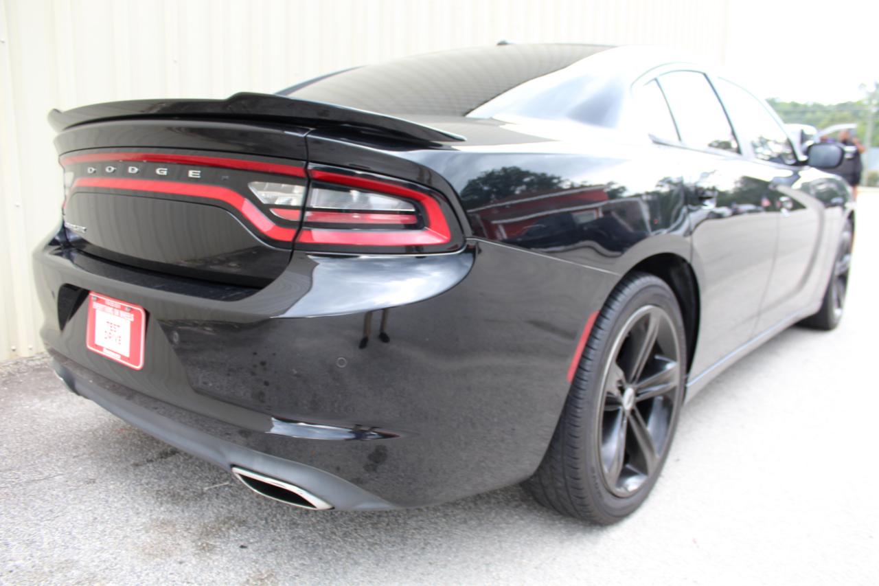 Dodge Charger SE 2017