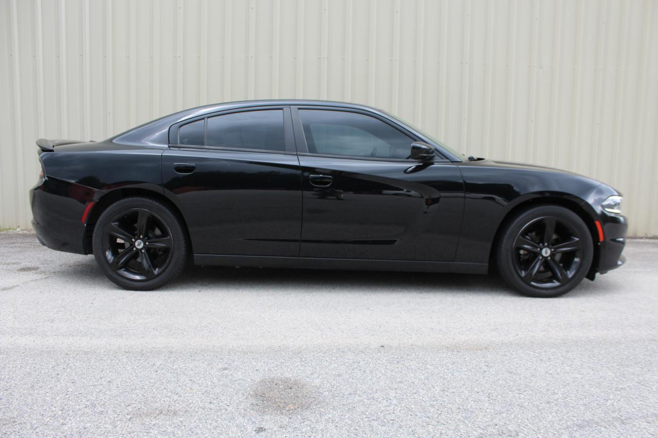 Dodge Charger SE 2017