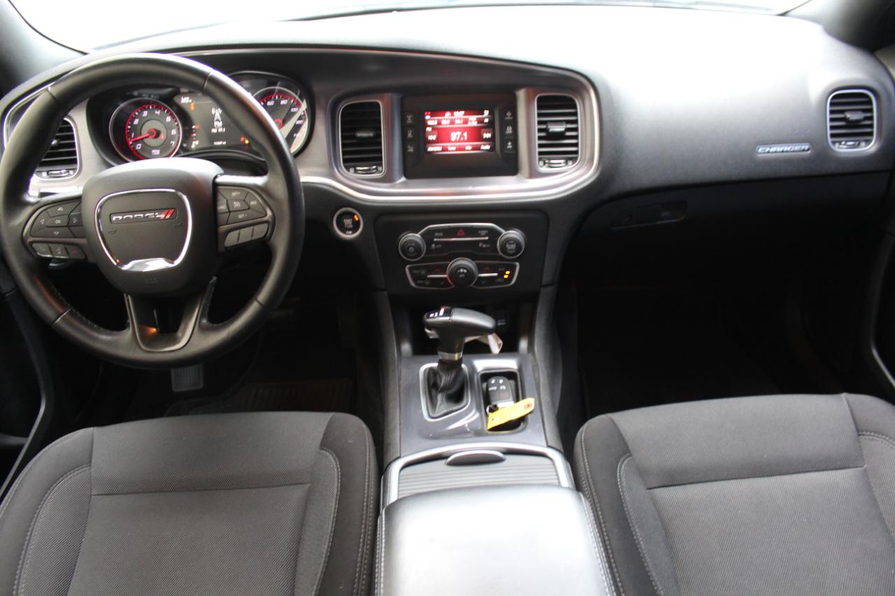 Dodge Charger SE 2017