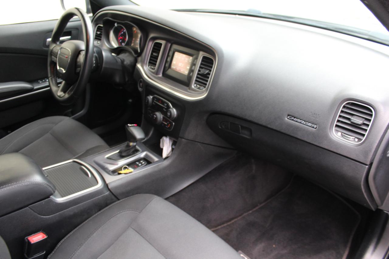 Dodge Charger SE 2017