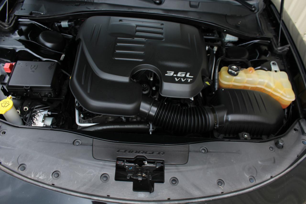 Dodge Charger SE 2017