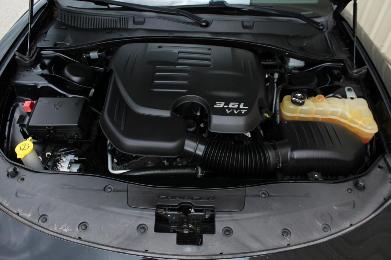 Dodge Charger SE 2017