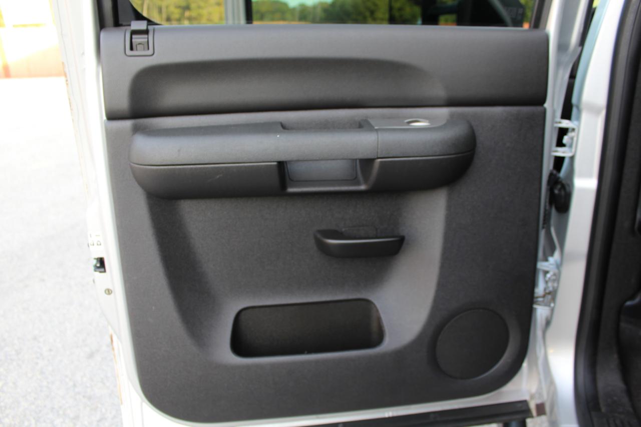 Chevrolet Silverado 2500HD LT Crew Cab 2WD 2012