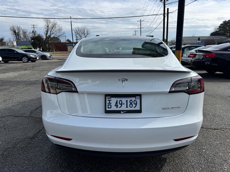 Tesla Model 3  2022
