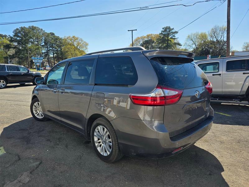 Toyota Sienna  2017