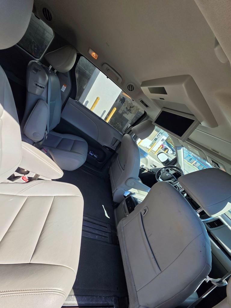 Toyota Sienna  2017