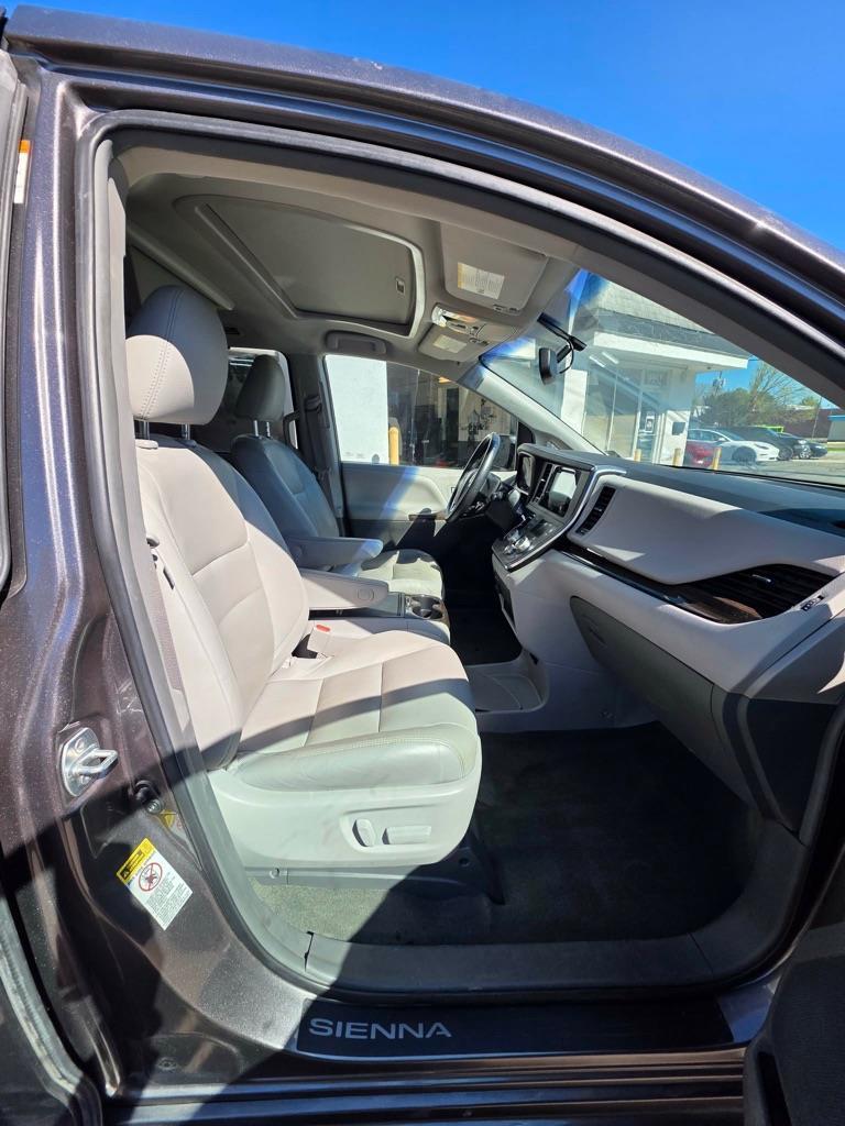 Toyota Sienna  2017