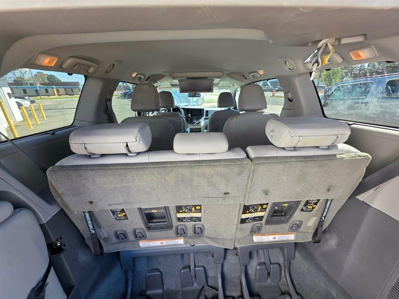 Toyota Sienna  2017