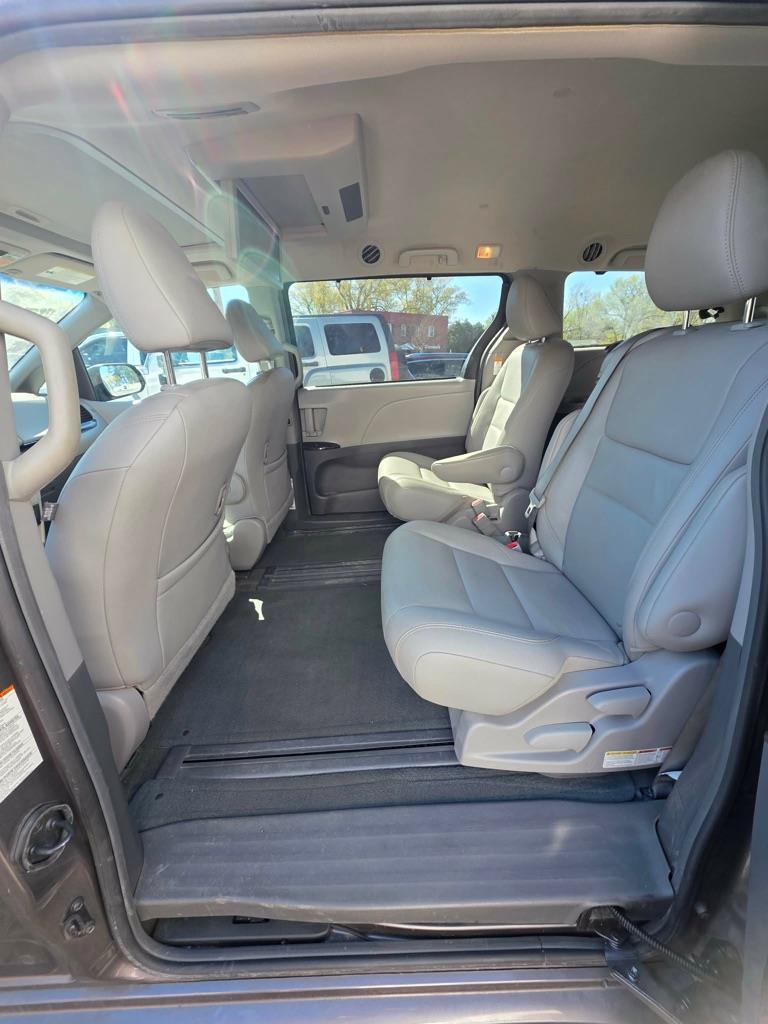 Toyota Sienna  2017