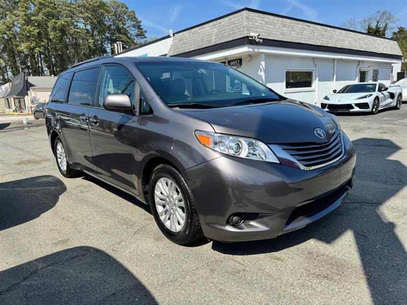 Toyota Sienna  2017