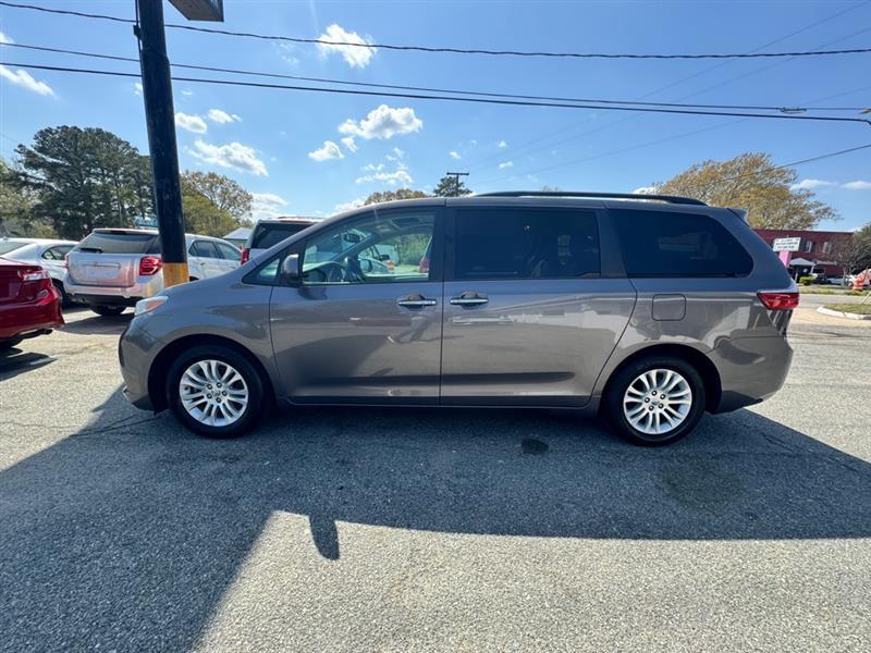 Toyota Sienna  2017