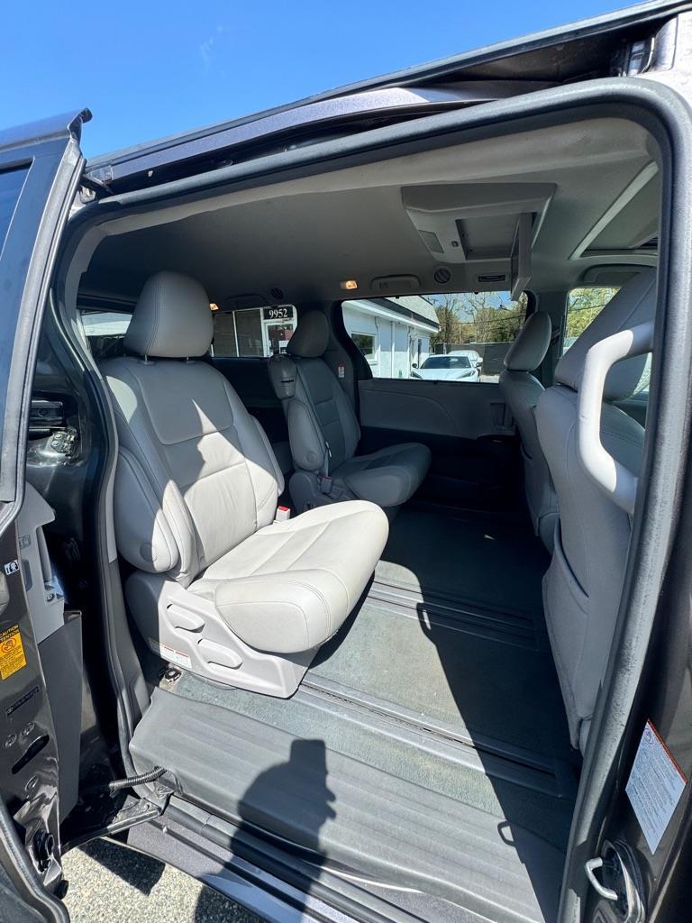 Toyota Sienna  2017