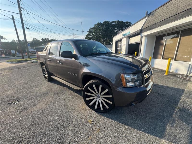 Chevrolet Avalanche  2010