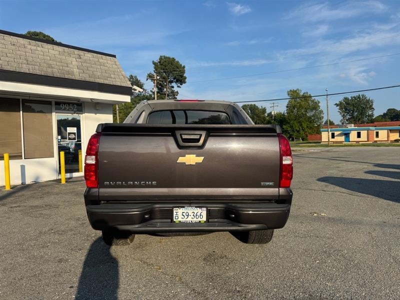Chevrolet Avalanche  2010