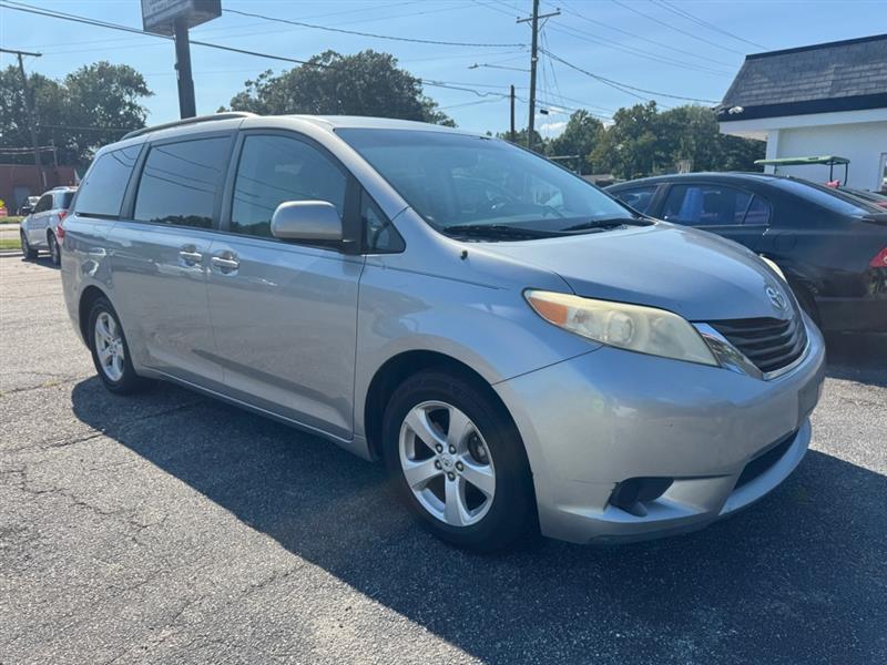 Toyota Sienna  2011