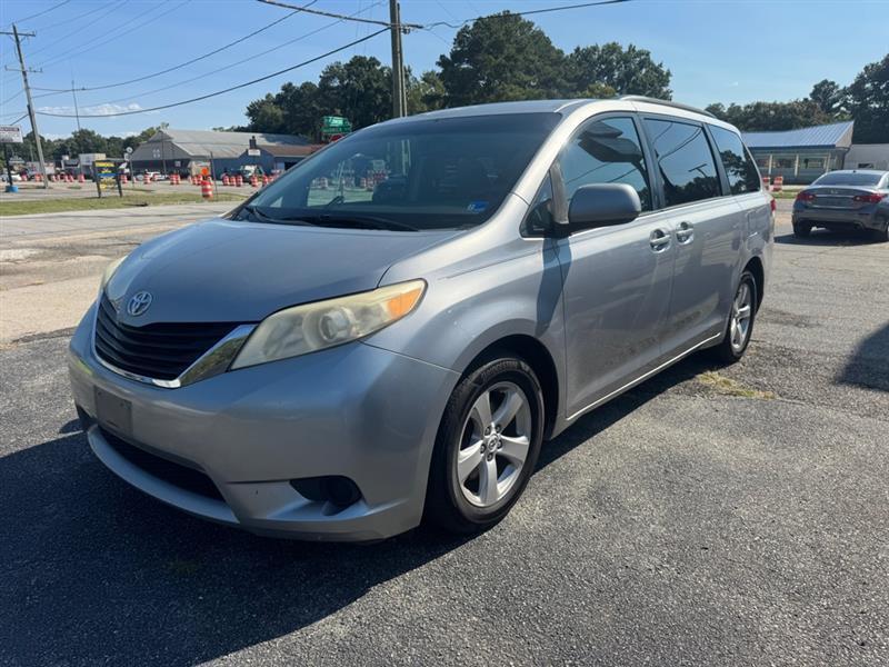 Toyota Sienna  2011
