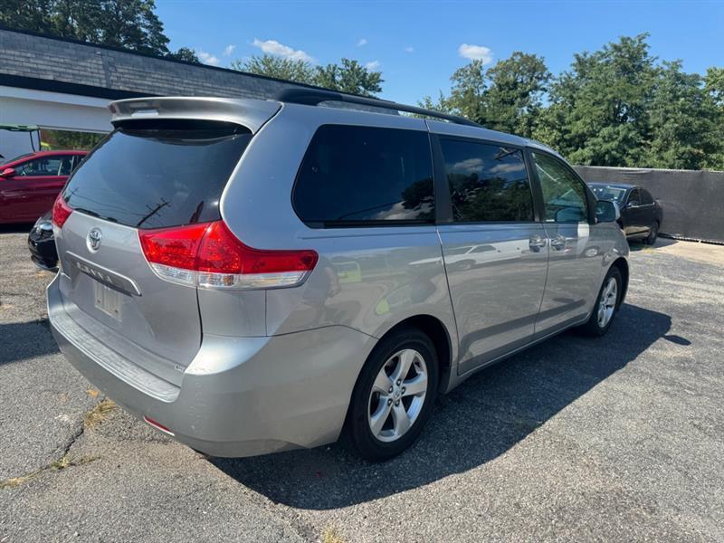Toyota Sienna  2011