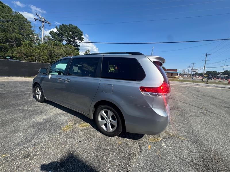 Toyota Sienna  2011