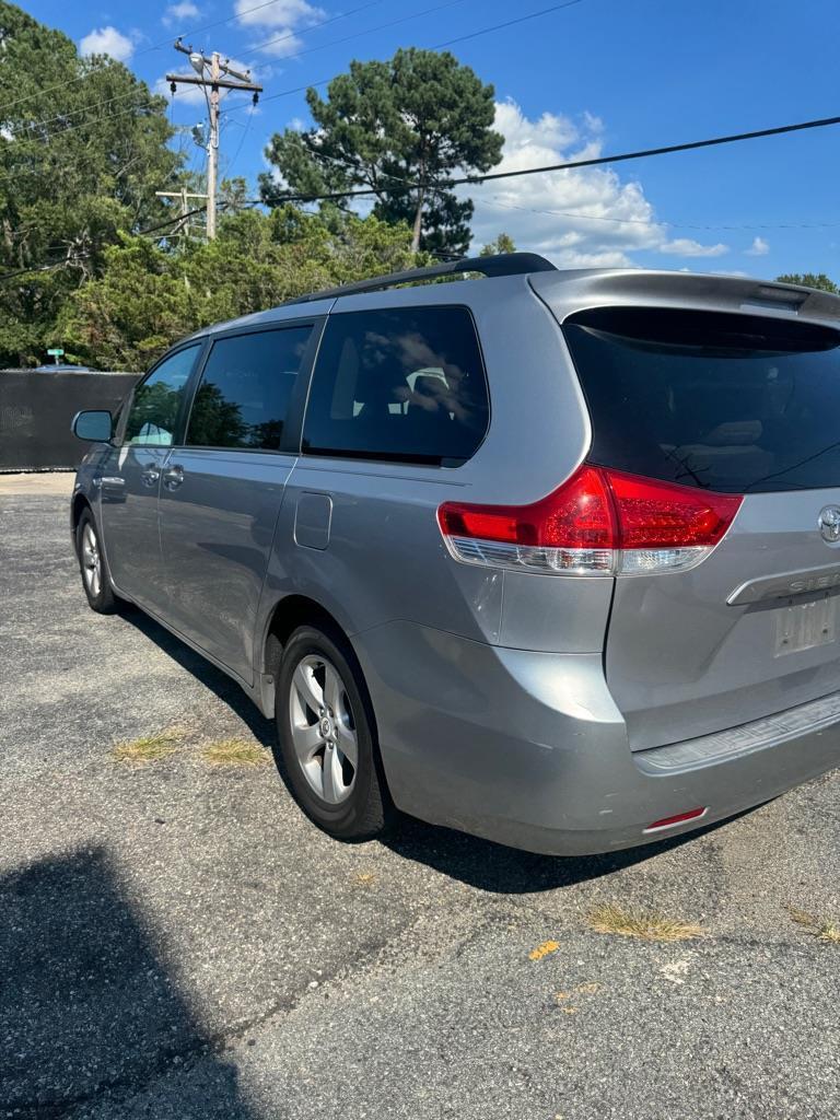 Toyota Sienna  2011