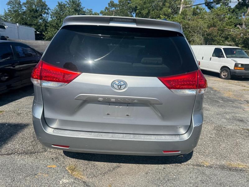 Toyota Sienna  2011