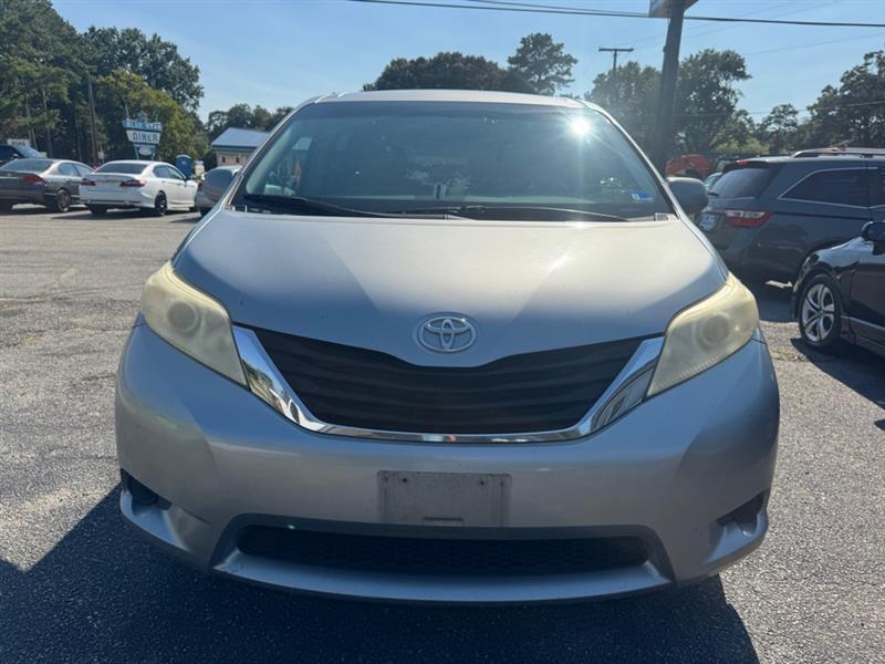 Toyota Sienna  2011