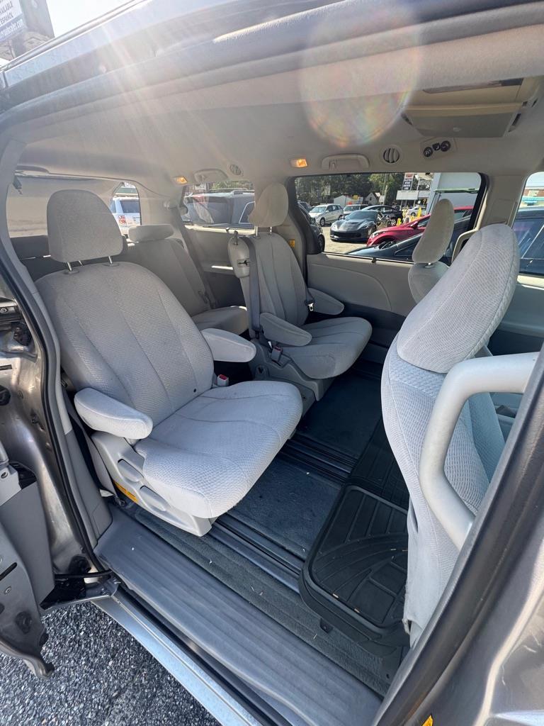 Toyota Sienna  2011
