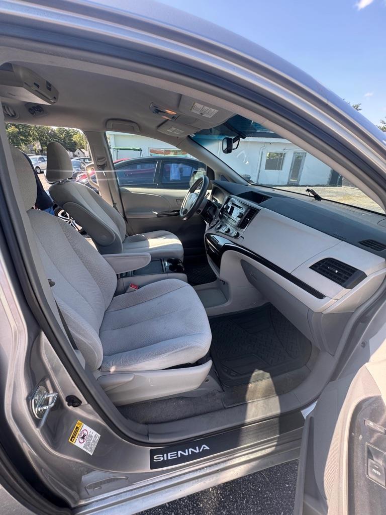 Toyota Sienna  2011