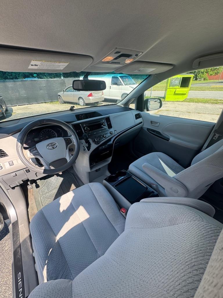 Toyota Sienna  2011
