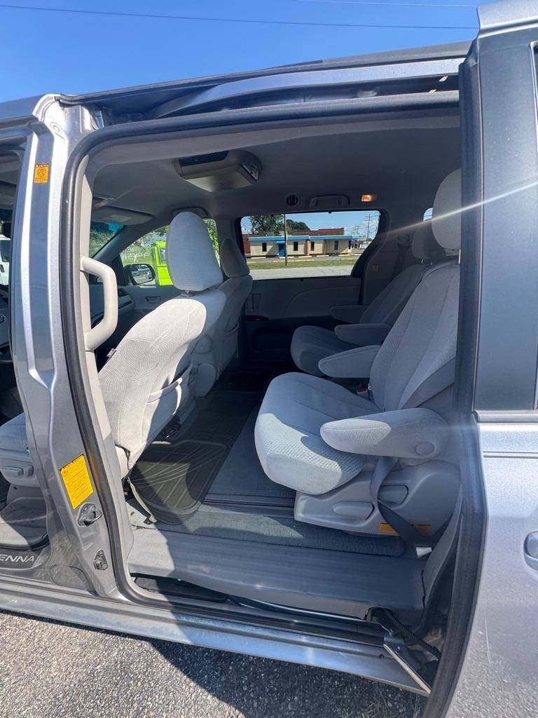 Toyota Sienna  2011