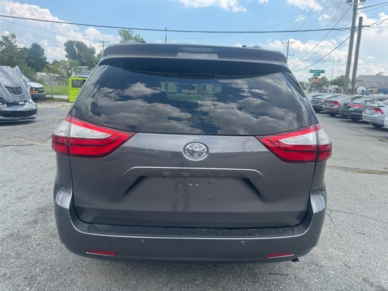 Toyota Sienna  2015