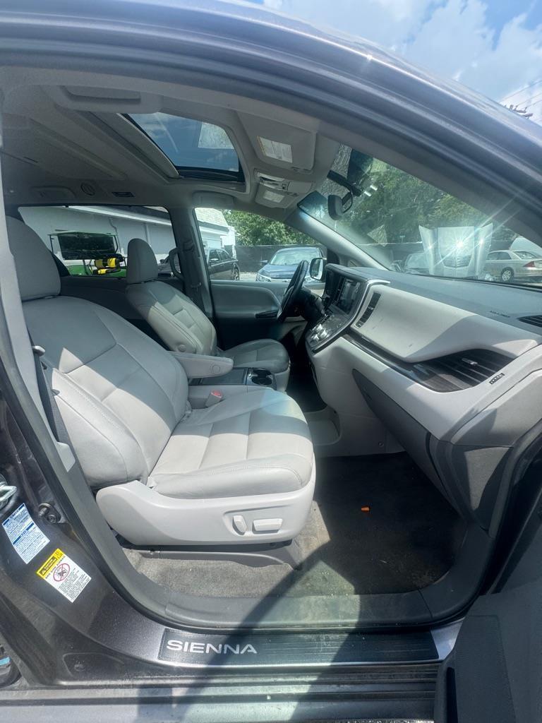 Toyota Sienna  2015