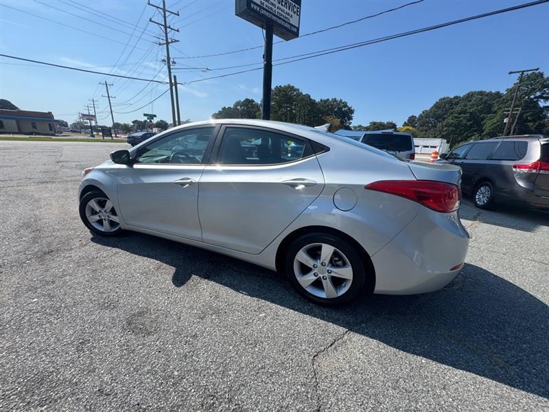Hyundai Elantra  2013