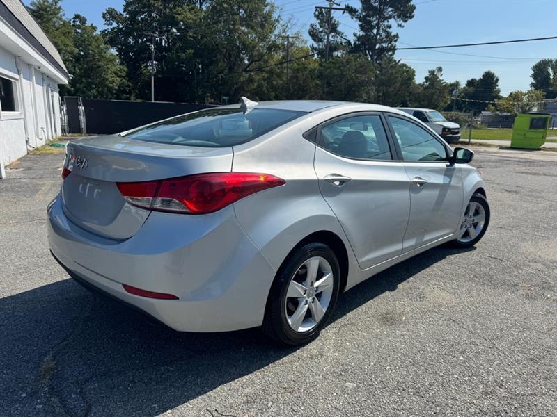 Hyundai Elantra  2013