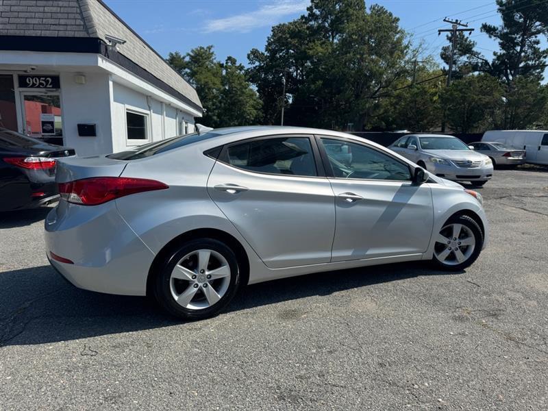 Hyundai Elantra  2013