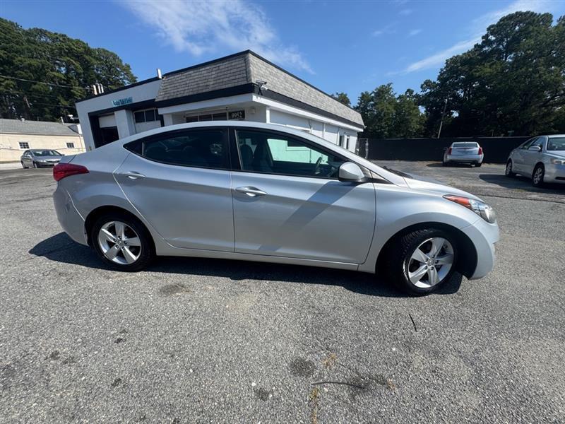 Hyundai Elantra  2013
