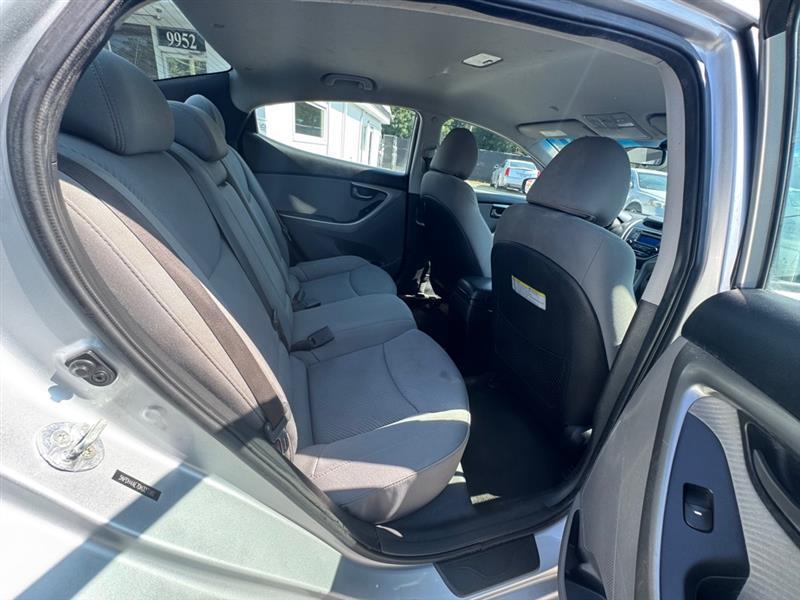 Hyundai Elantra  2013
