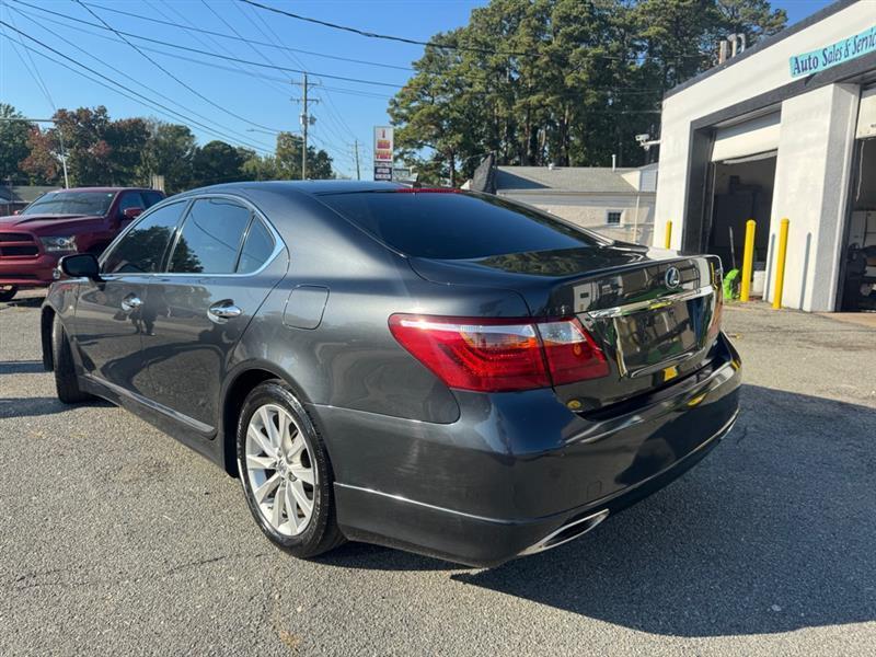 Lexus LS 460  2011