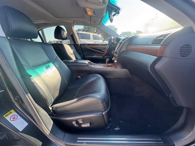 Lexus LS 460  2011