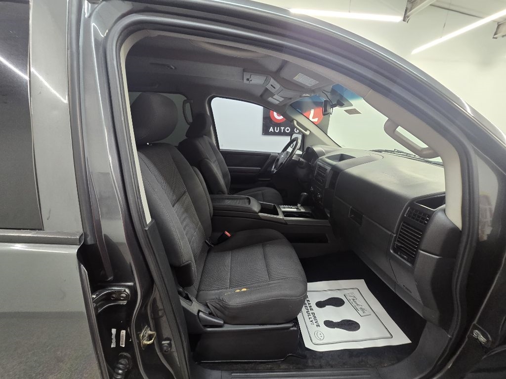 2012 Nissan Titan S Crew Cab photo 12