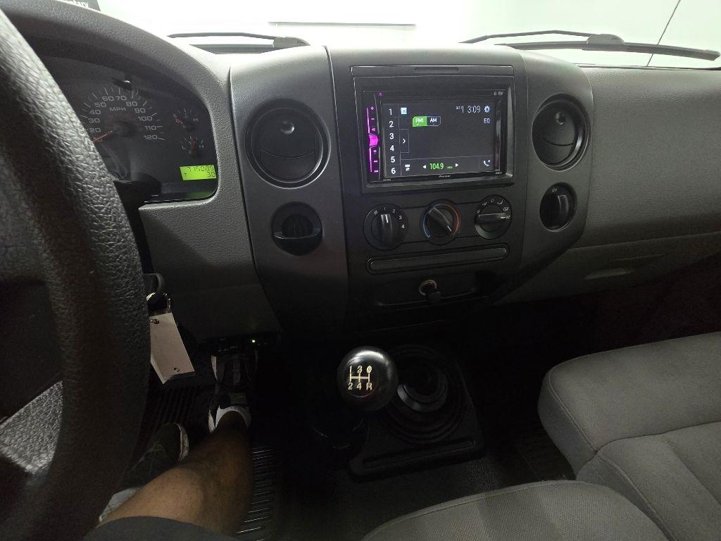 Ford F-150 STX 2WD 2005