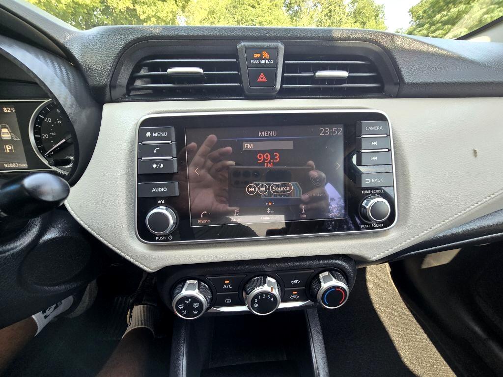 2021 Nissan Versa SV photo 18
