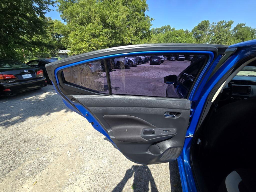2021 Nissan Versa SV photo 19