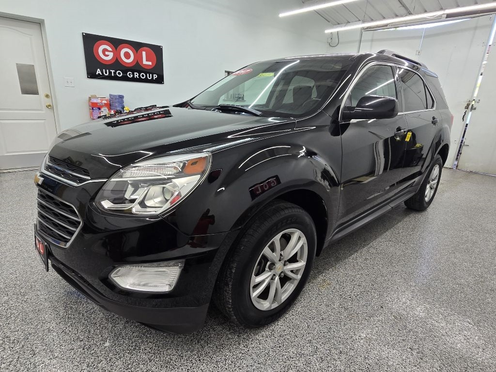 2017 Chevrolet Equinox LT photo 2