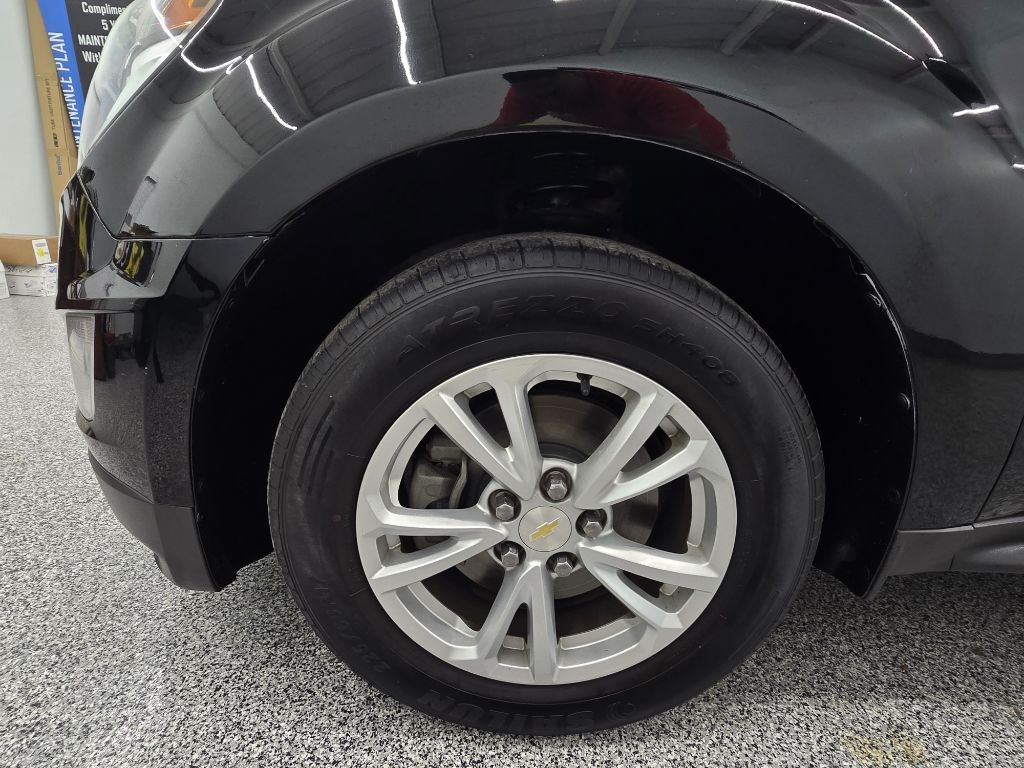 2017 Chevrolet Equinox LT photo 25