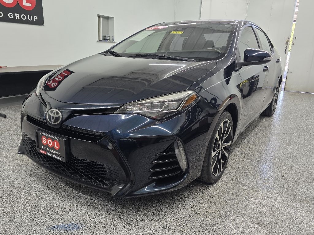 2017 Toyota Corolla LE photo 3