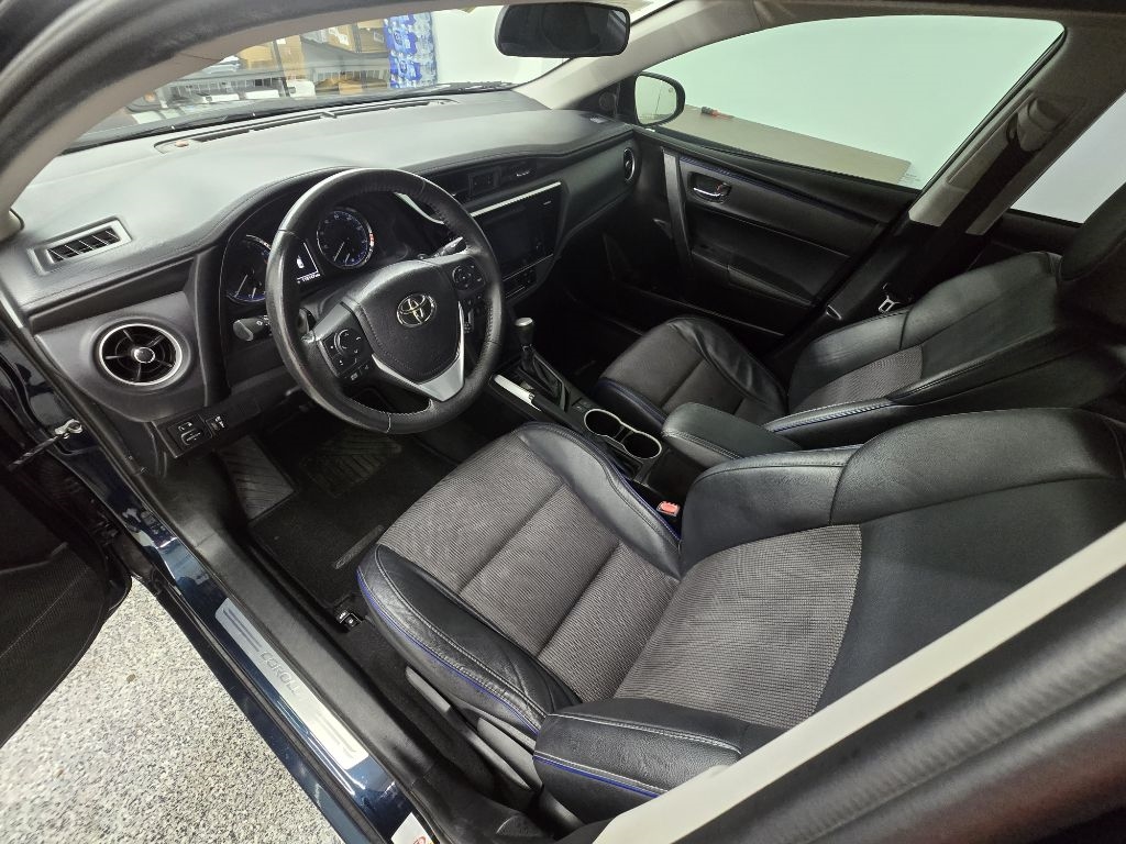 2017 Toyota Corolla LE photo 8