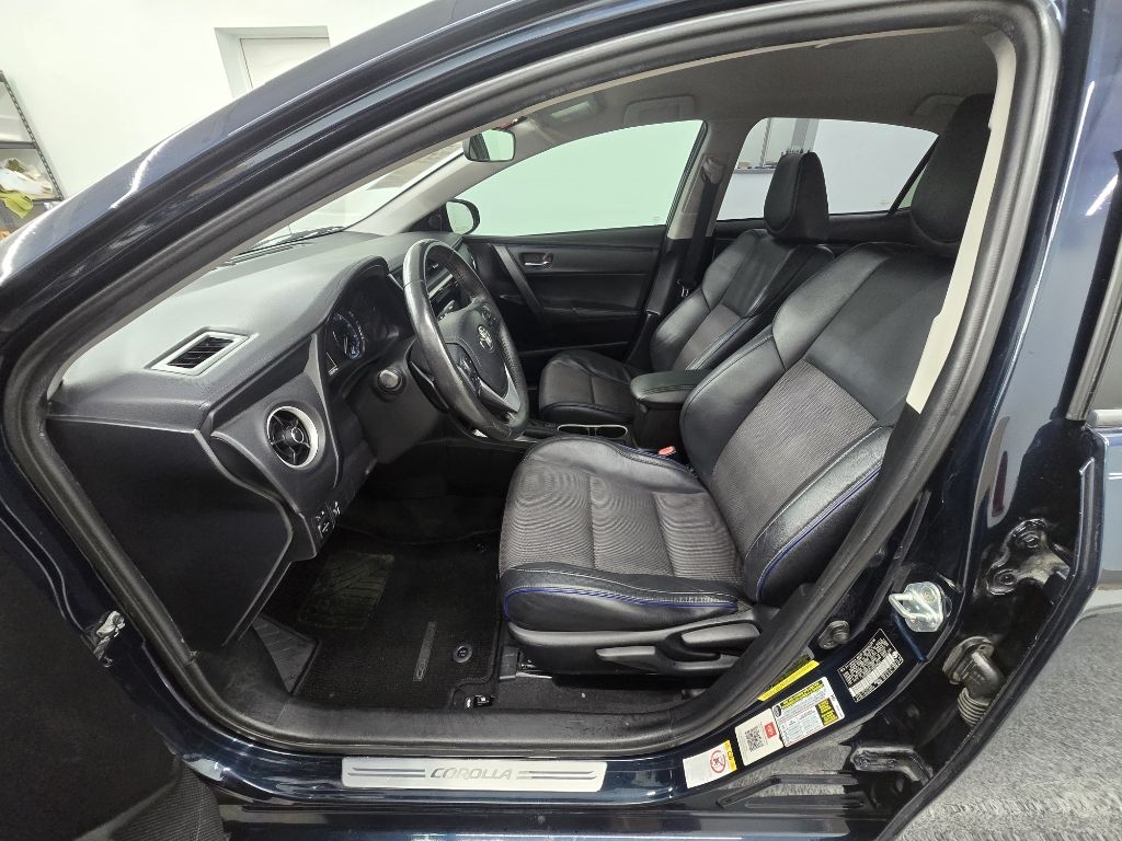 2017 Toyota Corolla LE photo 9