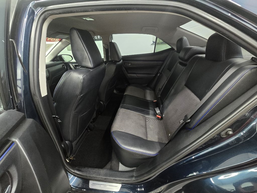 2017 Toyota Corolla LE photo 10