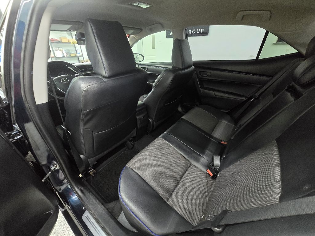 2017 Toyota Corolla LE photo 11