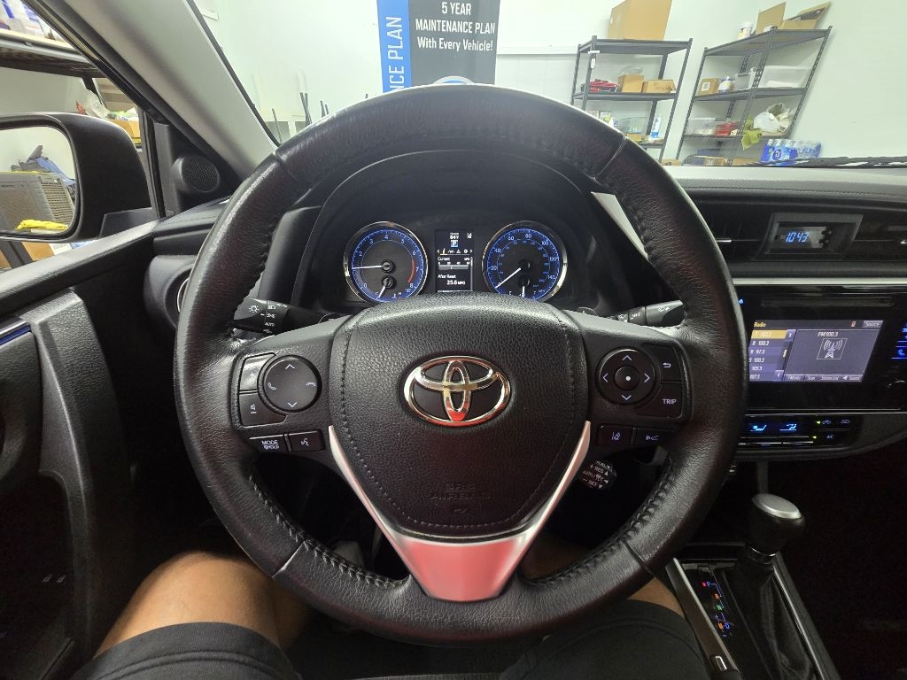 2017 Toyota Corolla LE photo 17